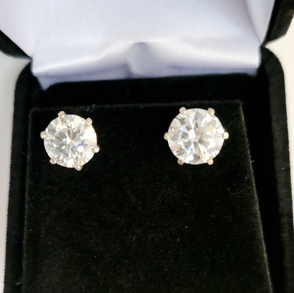 Jewelry - New 4ct Beautiful Moissanite Diamonds Stud Earrings
